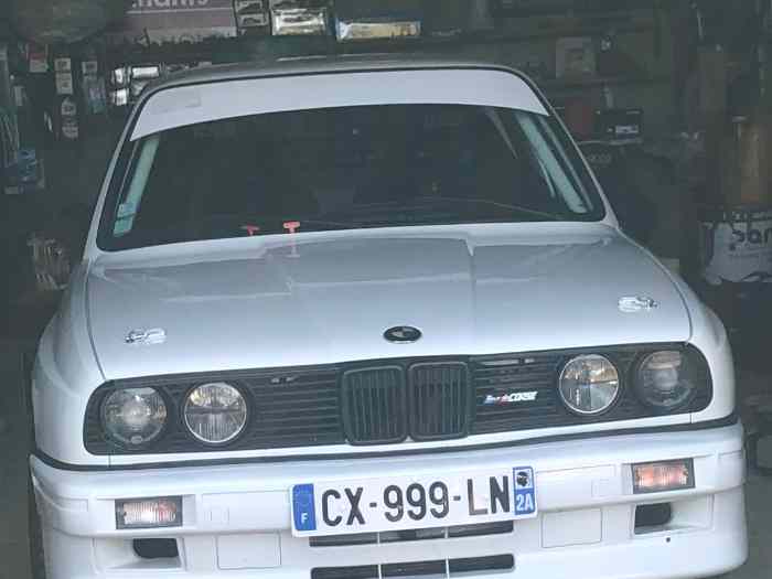 BMW M3 E30 GrA tour de corse