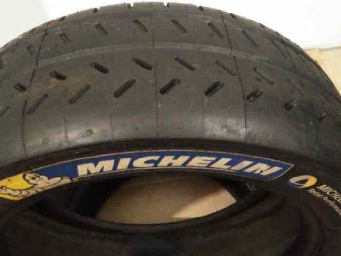 Pneu Michelin NEUF 17