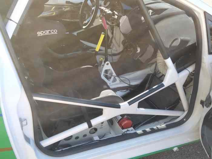 A vendre ou à échanger Ford fiesta r2 1