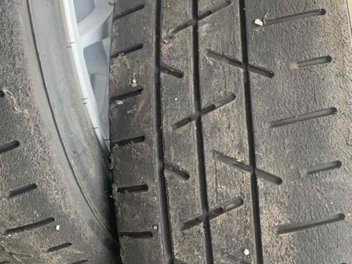 À vendre pneus hankook 2 t72 et 2 w53 16 pouces 2