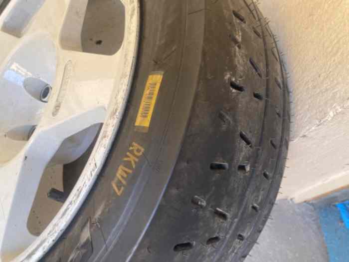 Pneus Pirelli 215/45/17 3