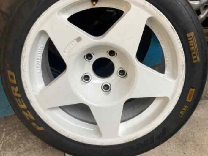 Pneus Pirelli 215/45/17 1