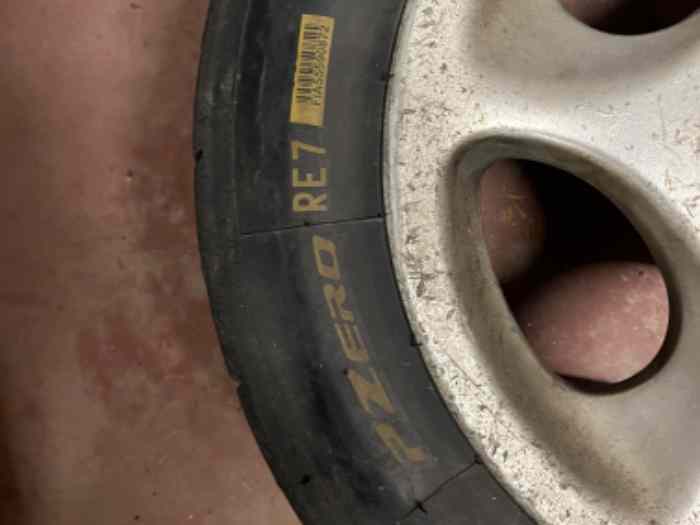 Vends pneus pirelli re7 14pouce 1