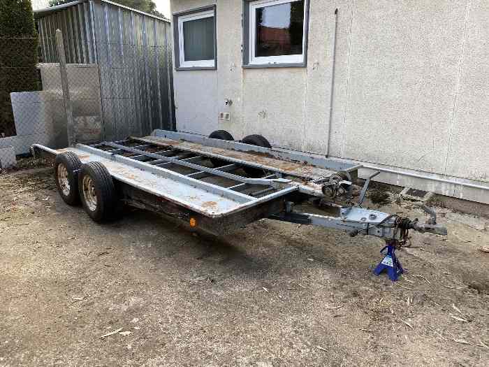 Porte voiture double essieu - pi?�ces et voitures de course ?� vendre, de rallye et de circuit.