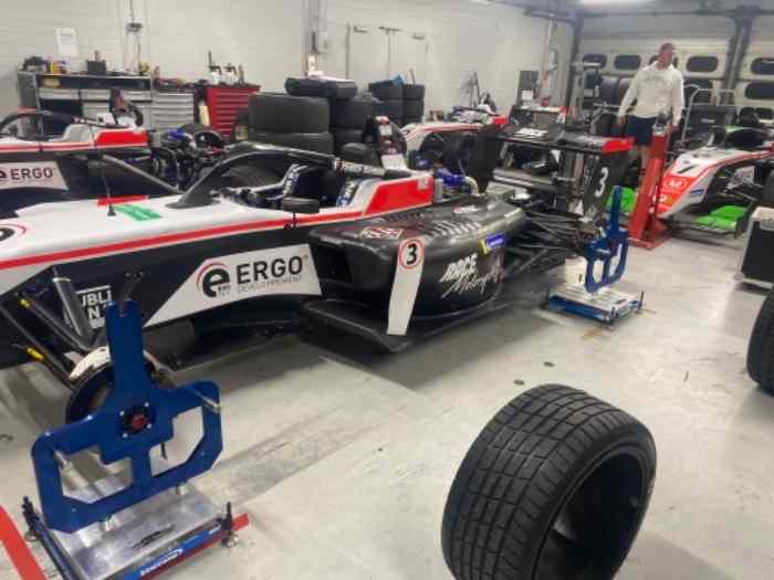 Vds pièces carrosserie à réparer Formule 3 régional Tatuus /Alpine 1