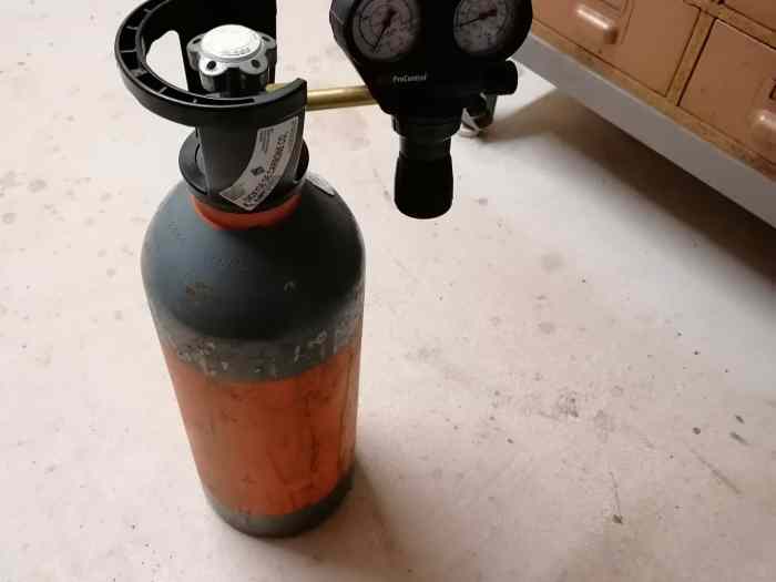 bouteille co2 pleine plus mano pour vé...