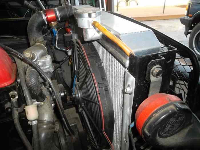 TOYOTA Land Cruiser FJ40 6 cylindres essence 2