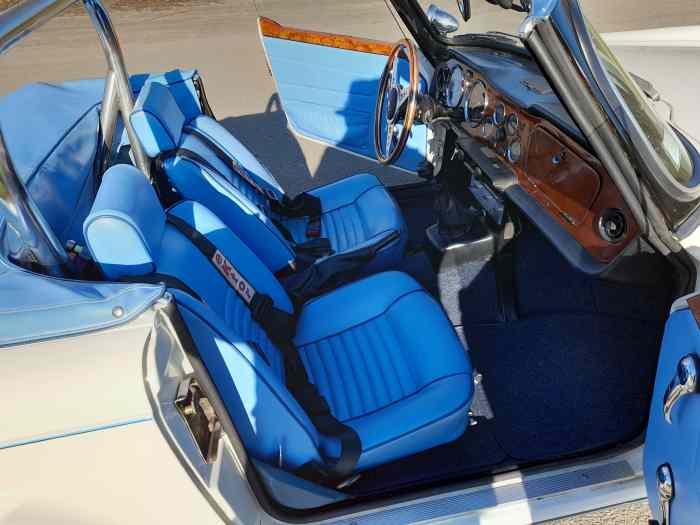 Triumph TR6 1