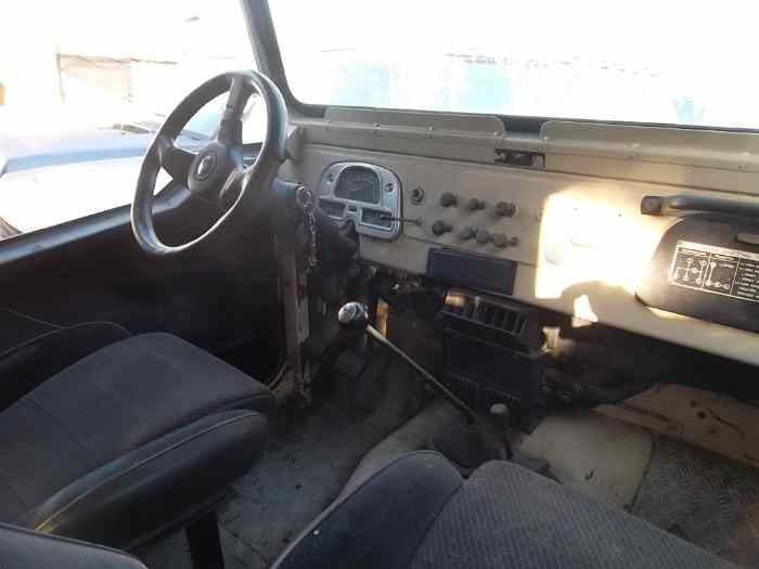 TOYOTA Land Cruiser FJ40 6 cylindres essence 4
