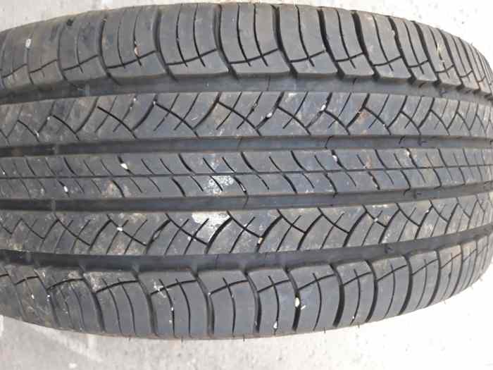 Pneus MICHELIN 235 55 17