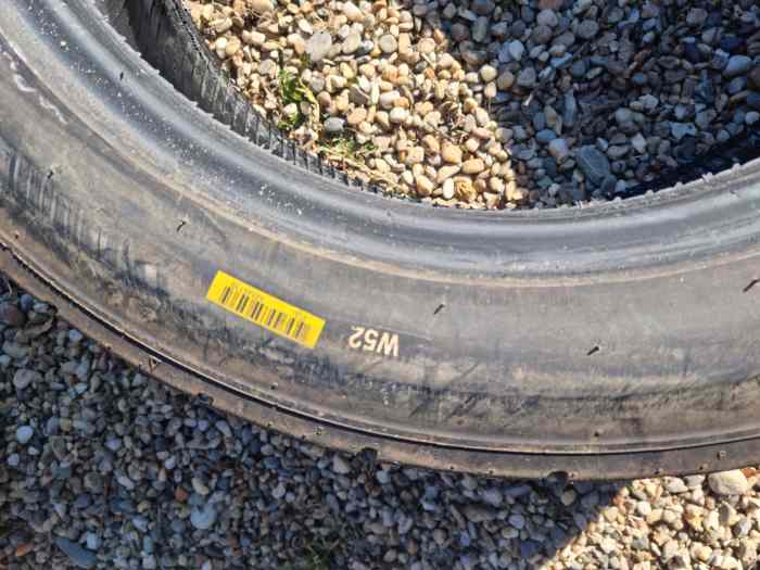 Pneus pluie Hankook 180/60/16 3