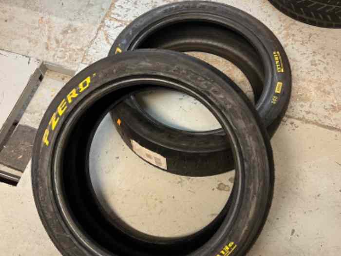 2 Pneus Pirelli neuf 235/40 R18 RA9 0