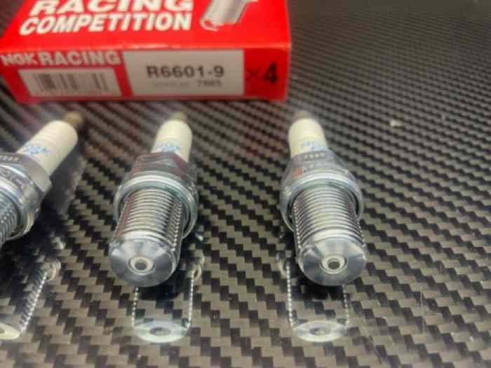 Lot de 4 bougies NGK R6601-9 2