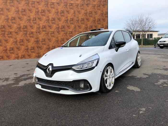 Journée roulage clio 4 cup circuits: Dijon , Magny cours , charade , Bresse