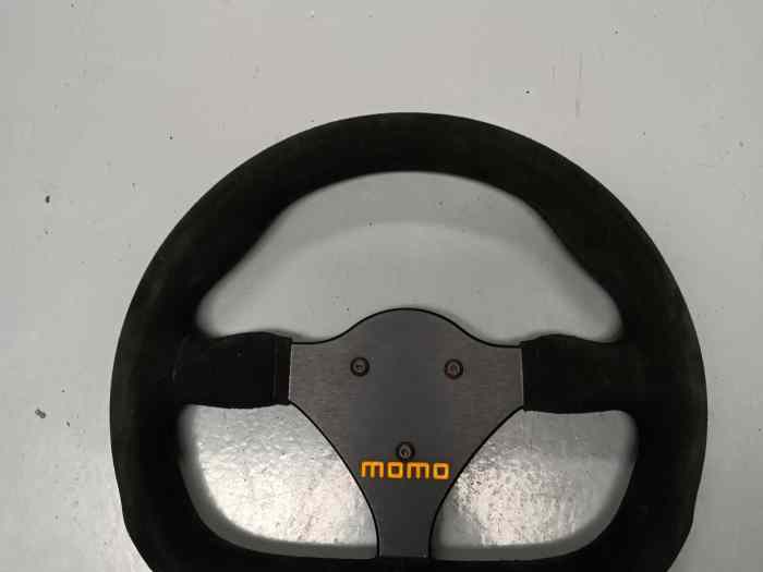 VOLANT MOMO
