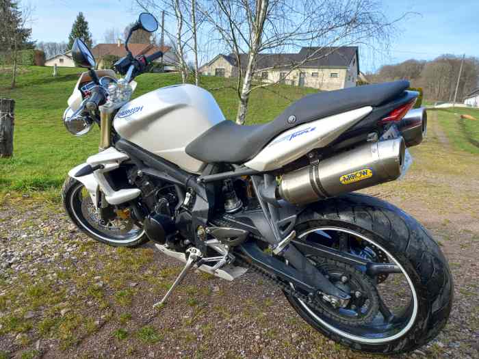 Échange ou reprise ou vend triumph street triple 0