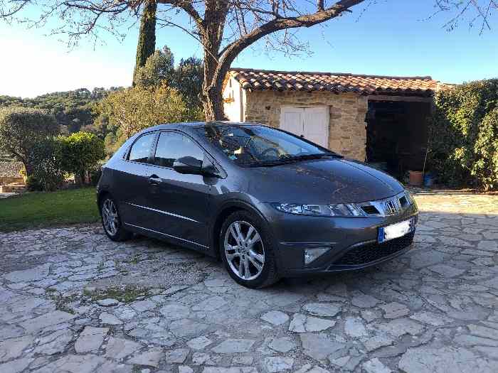 Vends HONDA CIVIC 2,2 ctdi 140ch Parfait état. 0