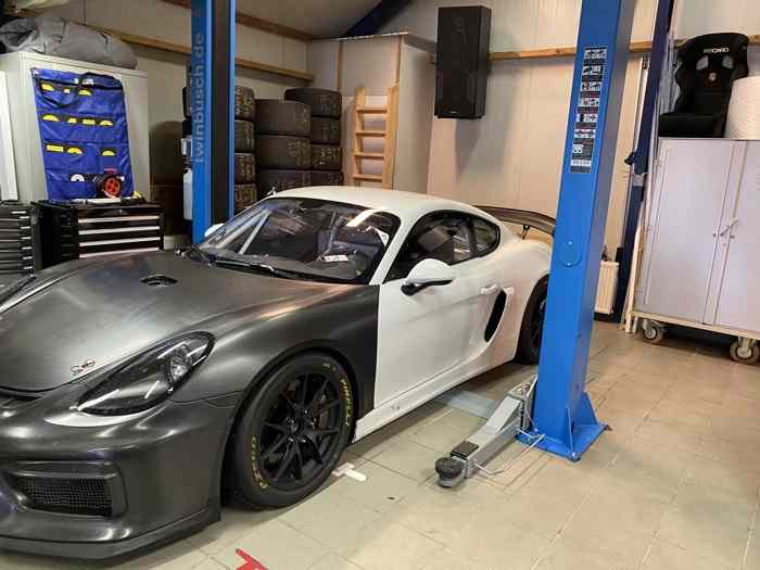 Pirelli Slicks / Pneus: Porsche Cayman GT4 / 996 Cup / 997 Cup 4