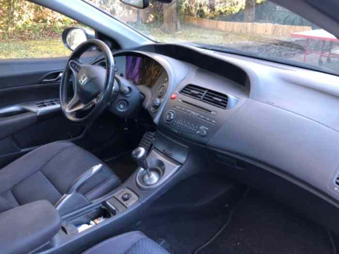 Vends HONDA CIVIC 2,2 ctdi 140ch Parfait état. 5