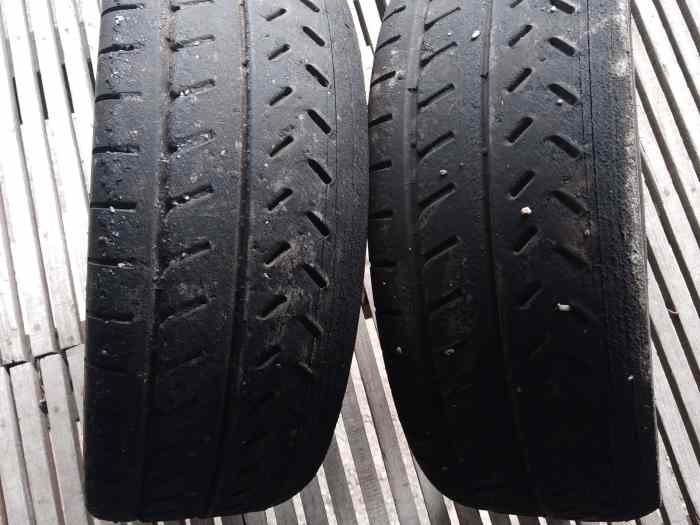 Vends lot de 14+5 pneus Michelin 15 po...