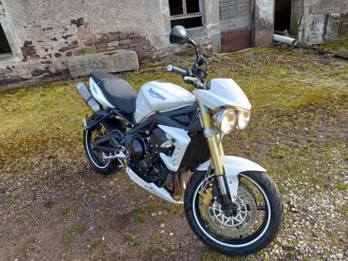 Échange ou reprise ou vend triumph street triple 1