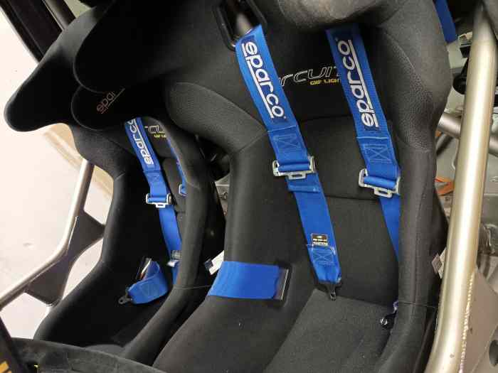 Baquets et harnais Sparco