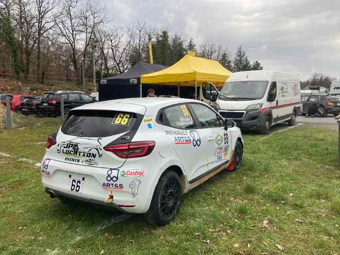 Loue Clio RC5 Trophy Terre/Asphalte 1