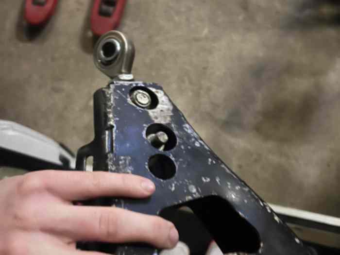 Triangle renforcé et rotulé clio 2 1