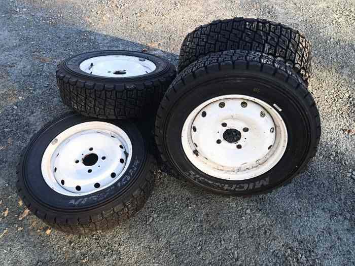 pneu Michelin terre 13 pouces