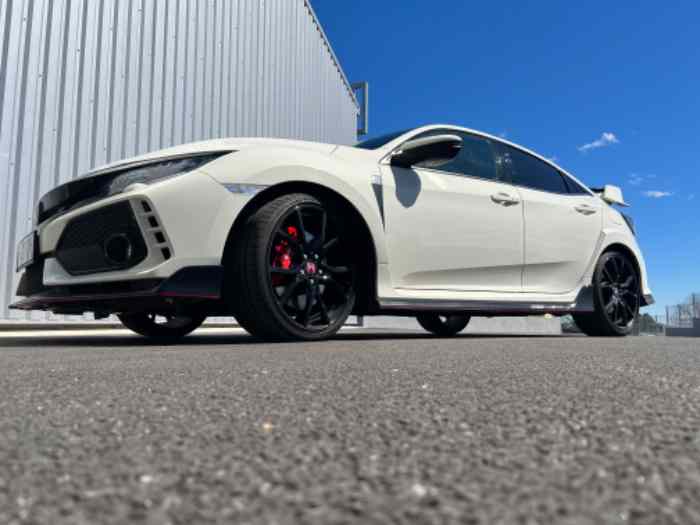 Honda Civic Type-R GT 2.0 I-VTEC FK8 4