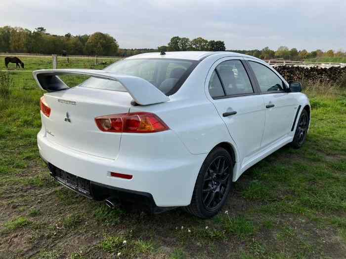 Mitsubishi lancer evo X RS 1