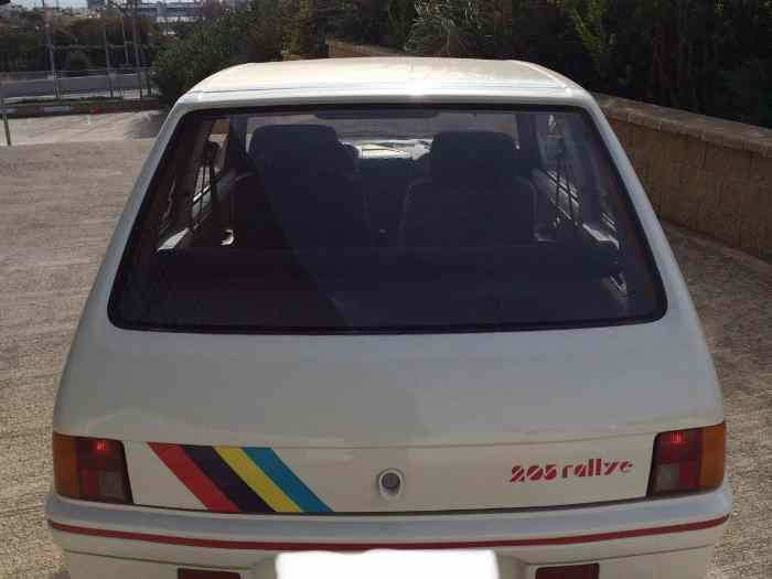 Caisse 205 rallye Accidenté H.s avec C...