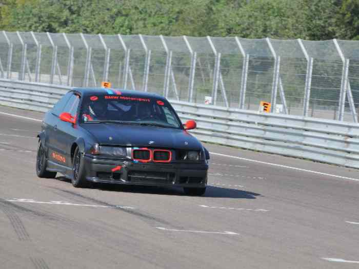 BMW e36 325i coupé 1