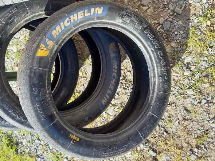 4 Michelin R21 19/60-16 0