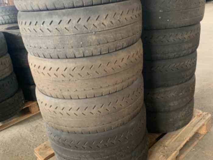 Lot 12 pneus Michelin 19/63/17