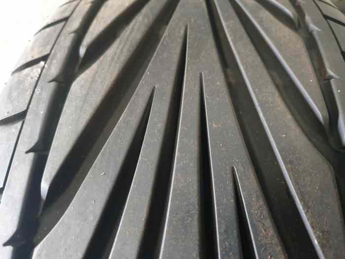 Pneus Toyo proxes T1R R16 1
