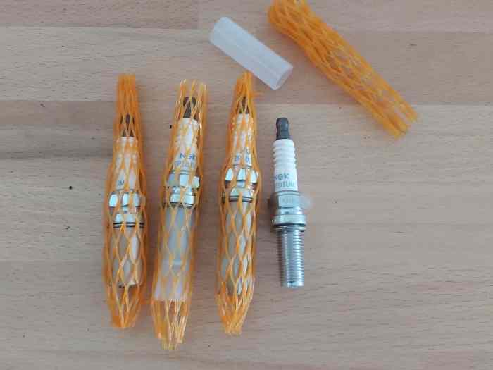 Bougie NGK R2554B pour 208T16 ou DS3 R5 0