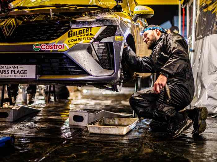 GILBERT COMPETITON / 2 x CLIO RALLY5 ASPHALTE 4