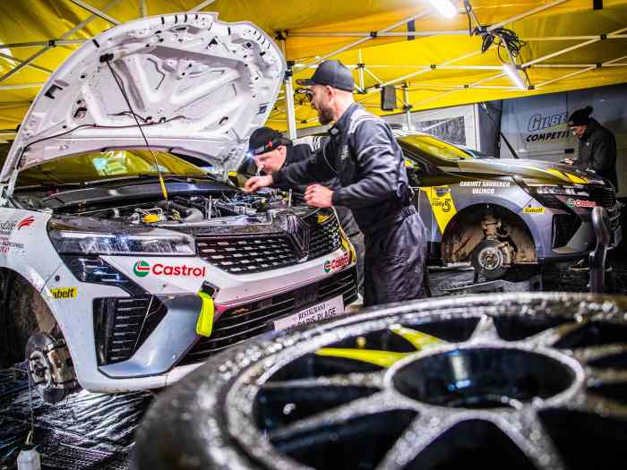 GILBERT COMPETITON / 2 x CLIO RALLY5 ASPHALTE 3