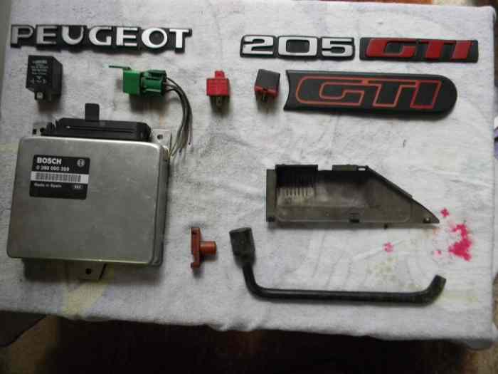 calculateur et diverses pièces 205 / 309 gti 1