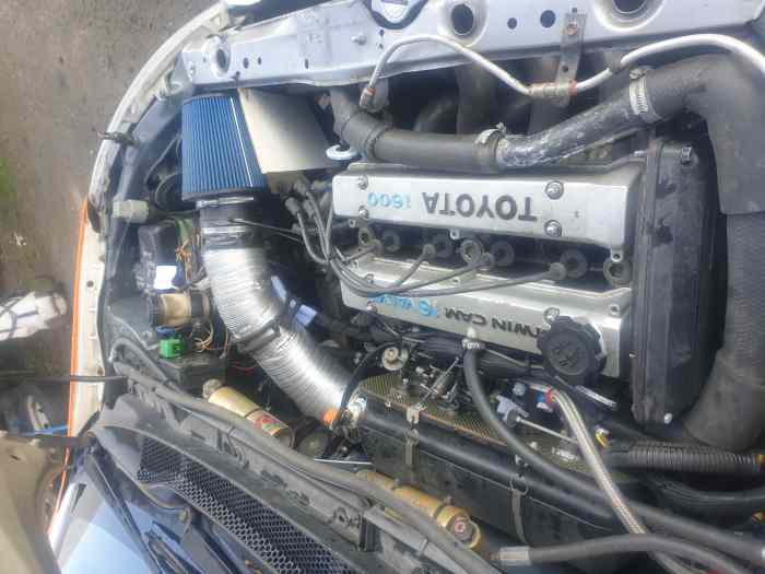 Moteur toyota 4 age 16v developpe 205c...