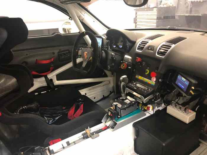 Porsche Cayman Clubsport MR GT4 – Hirschi 5
