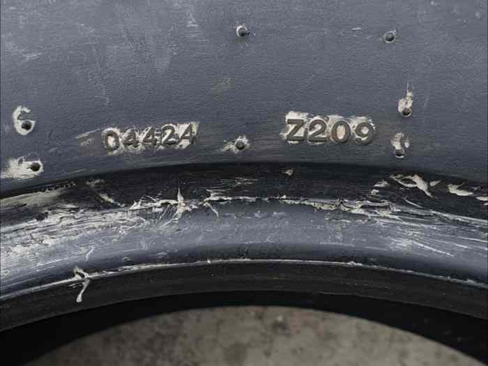 Vend pneus slicks d