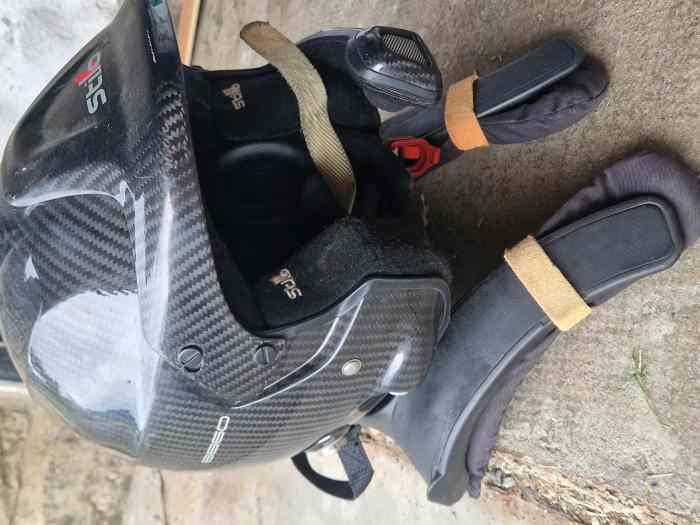 Casque carbone stilo + hans stand 21