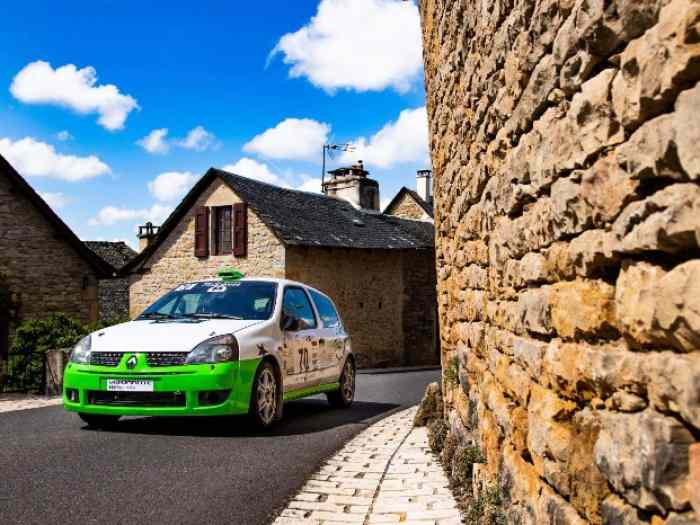 Vend ou échange Clio 2 rs top groupe A7 0