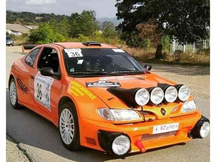 Rampe de phares Mégane 1