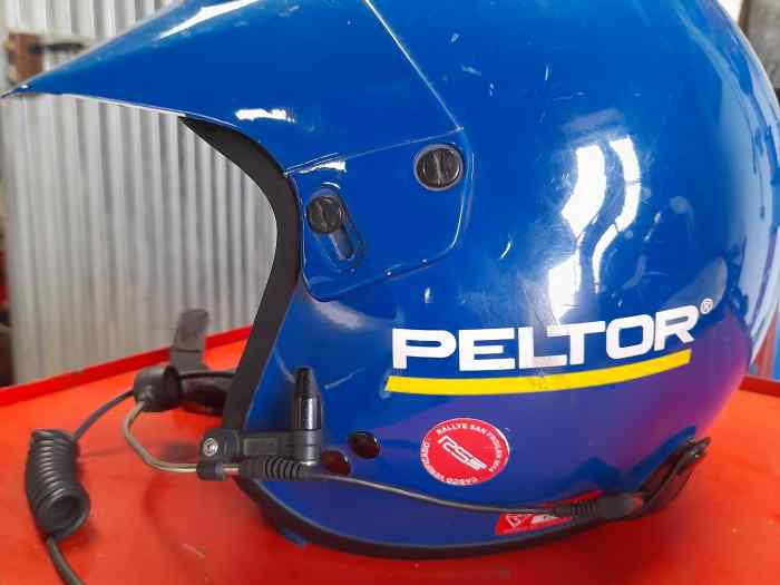 2 Casques PELTOR et radio 4