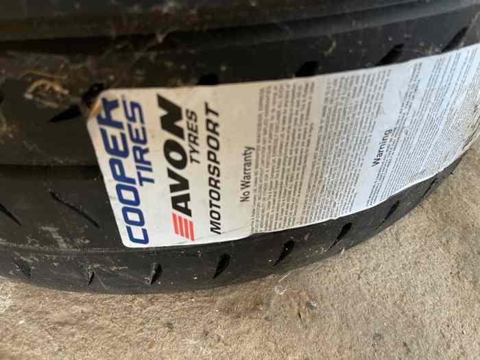 A vendre une paire de pneus Cooper Avon 195/50 R15 DMT RC2 DMACK 0