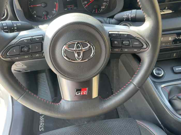 Superbe Toyota Yaris GR pack performance 1