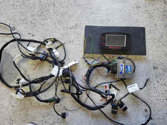 Dashboard + boitier + faisceau moteur ...
